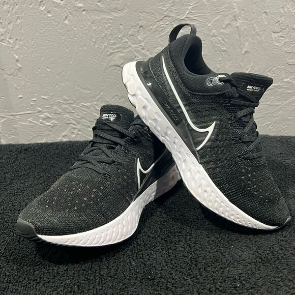 🔥 NIKE React Infinity Run Flyknit 2 Black Running Shoes Women Sz 6.5 - PERFECT - Picture 1 of 11